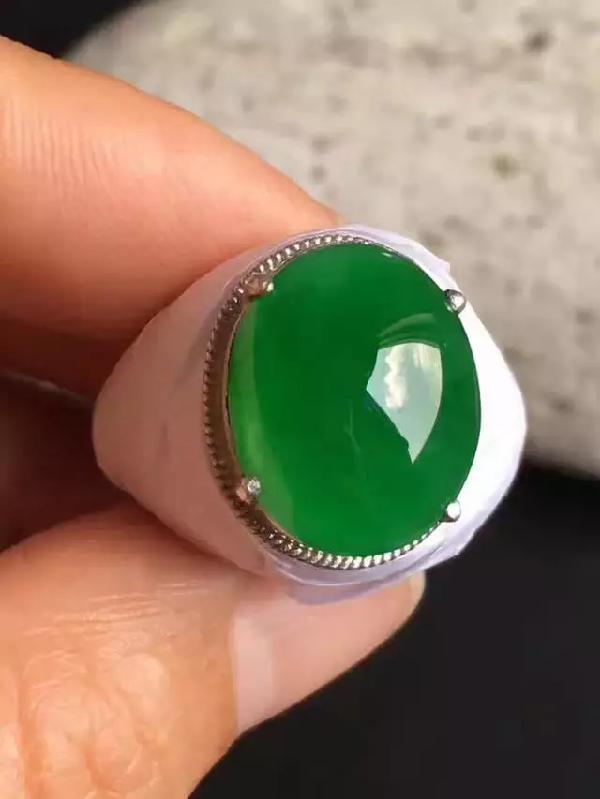几十万的翡翠蛋面用“白纸配铜托”包装的猫腻！  第17张
