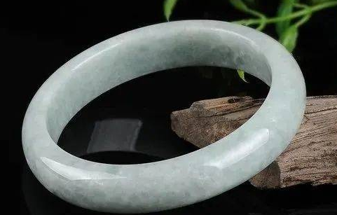 天然冰种飘花翡翠手镯只需866？假一赔四也不能信！  第10张