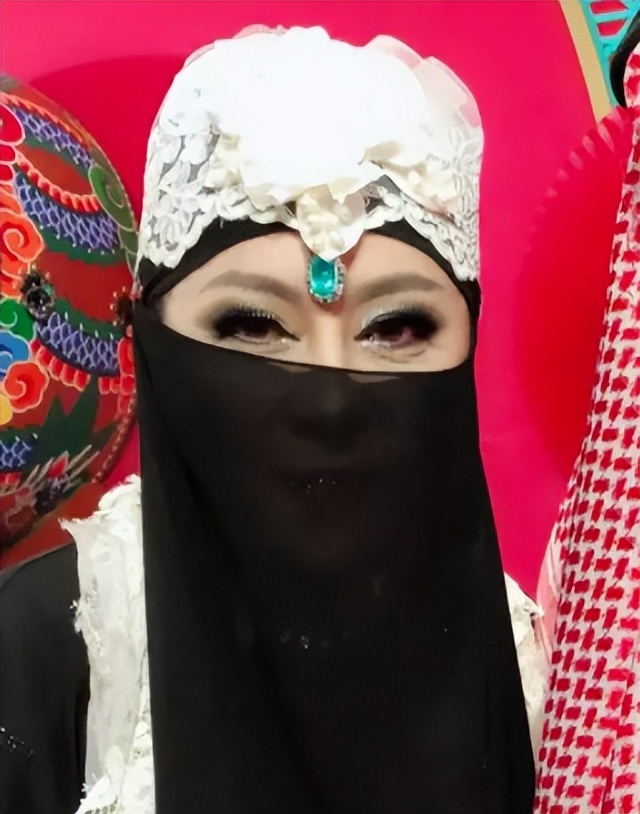 中国富豪们的珠宝保藏：3.08亿尖端蓝钻，4.9亿天价粉钻…  第14张