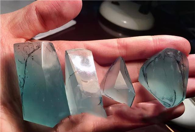 认识一下真实的天空蓝翡翠，你手上的或许只能叫“蓝底”  第6张