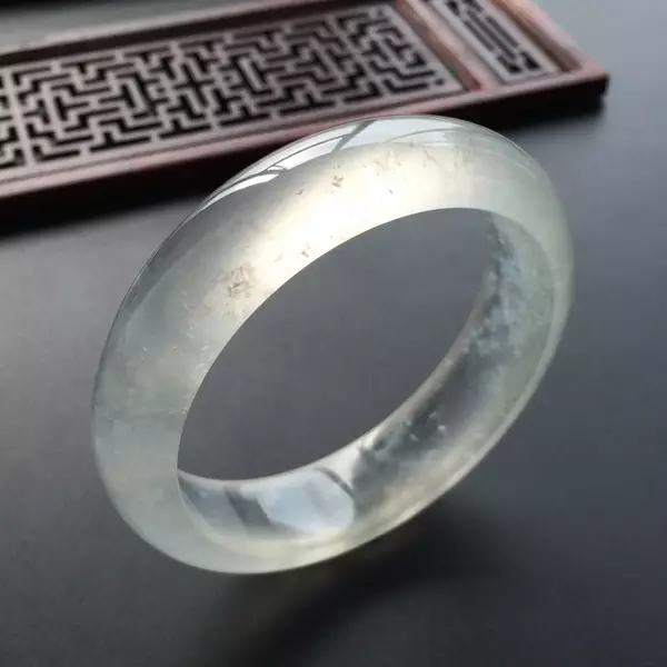 翡翠手镯费料，导致翡翠手镯价格高？  第3张