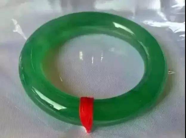 商场翡翠为什么都包纸？你有被唬住吗  第2张