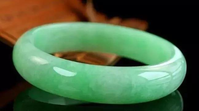 翡翠怎样买才合算？不明白这个会吃大亏……  第8张