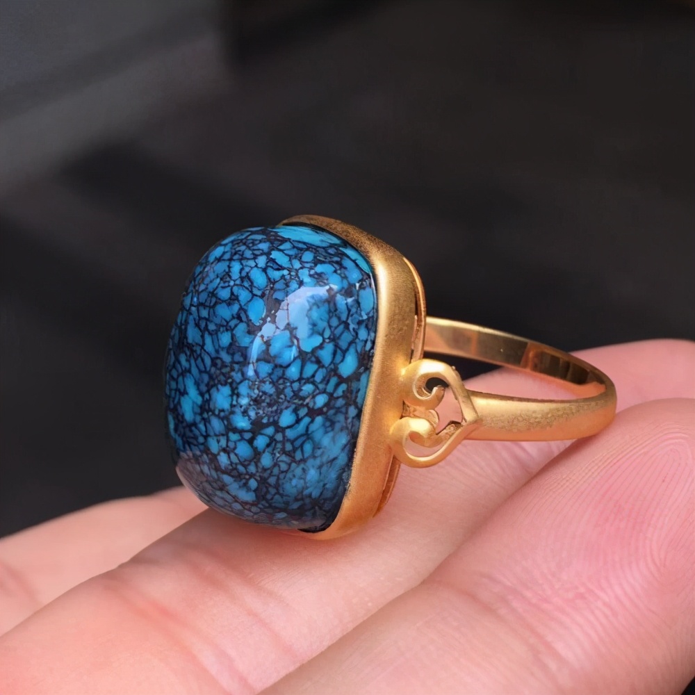 鉴定清代玉器不要再说绿松石不值钱了，这6种绿松石，你仍然高攀不起  第1张