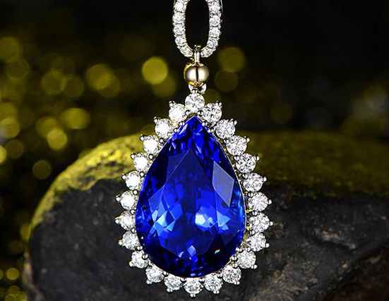 宝石界最稀有的宝石‘坦桑蓝石’ 连蓝宝石都沦为它的仿制品  第1张