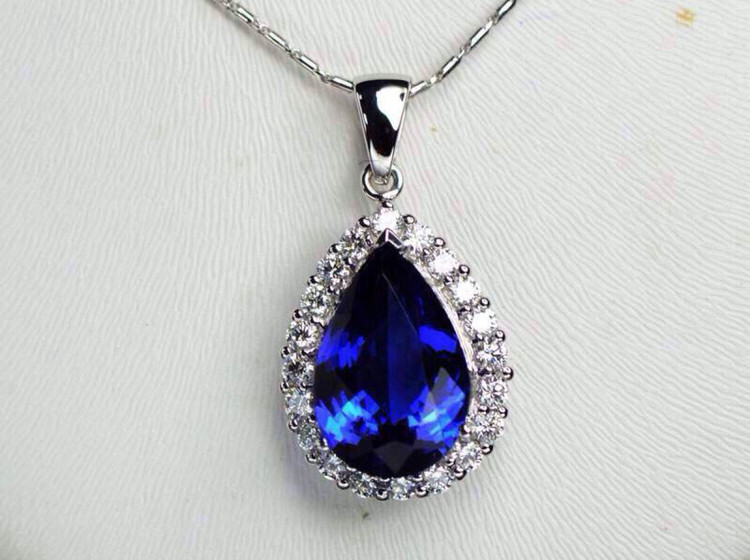 宝石界最稀有的宝石‘坦桑蓝石’ 连蓝宝石都沦为它的仿制品  第2张