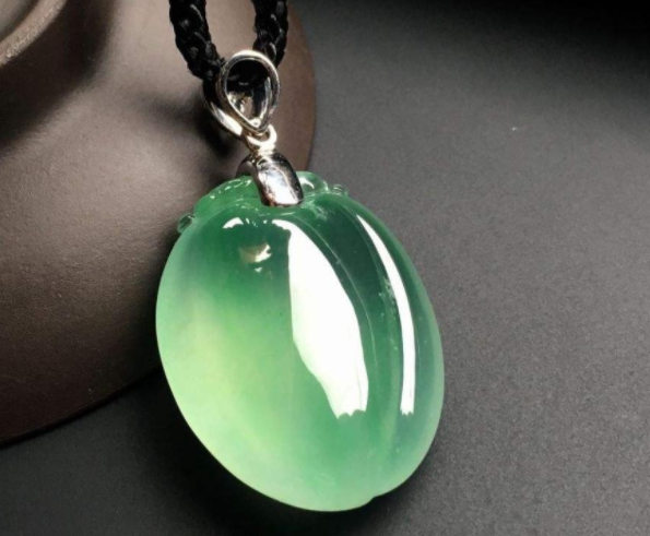 冰种翡翠价格怎么样  第2张