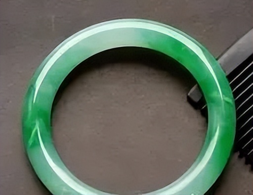 冰种翡翠手镯的价格行情怎么？  第2张