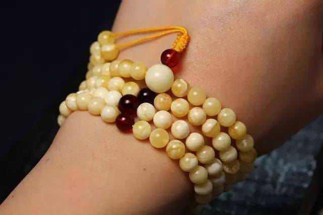 还在这样戴蜜蜡？十年后你的蜜蜡将一文不值！  第3张