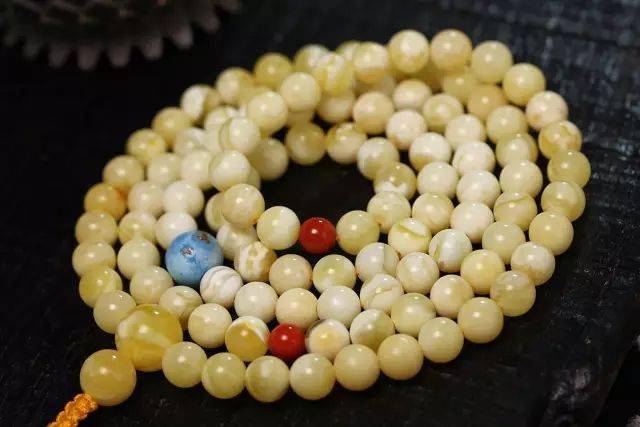 还在这样戴蜜蜡？十年后你的蜜蜡将一文不值！  第2张