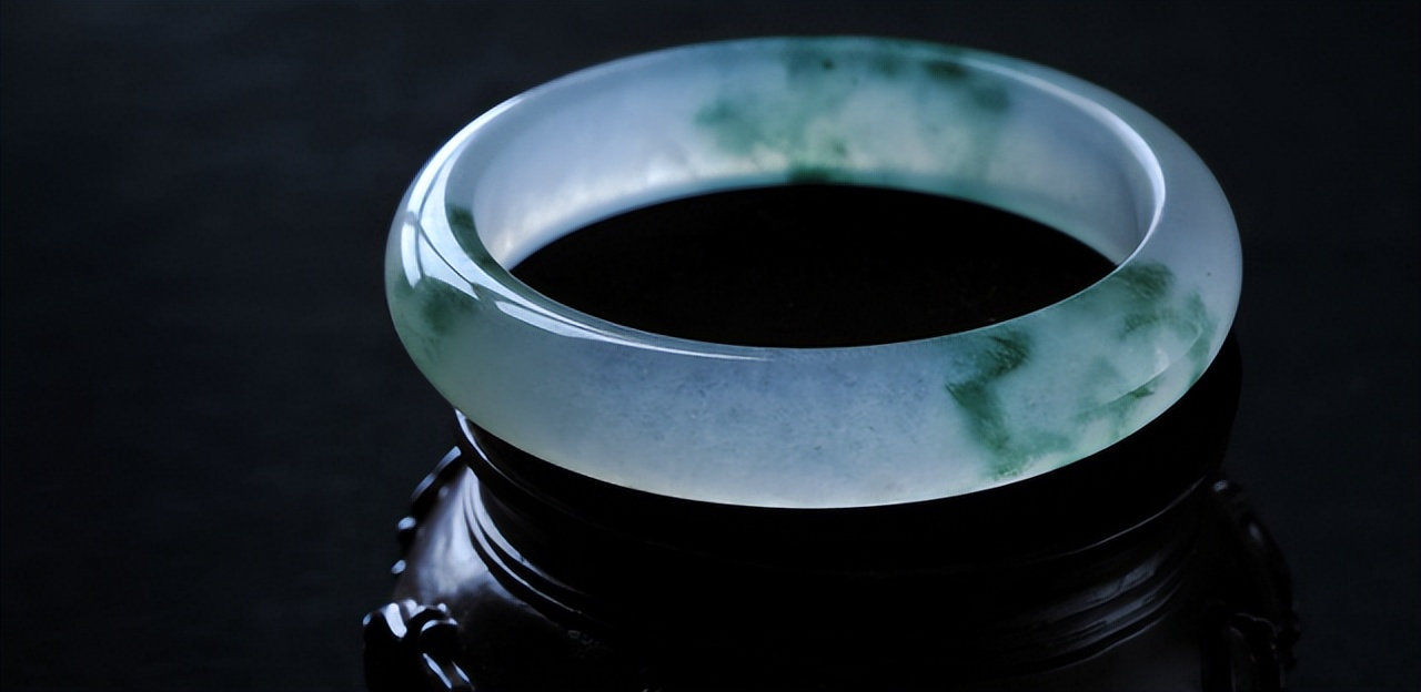 翡翠的价格贵得离谱？这其间的原因有这么多，看完就理解了  第4张