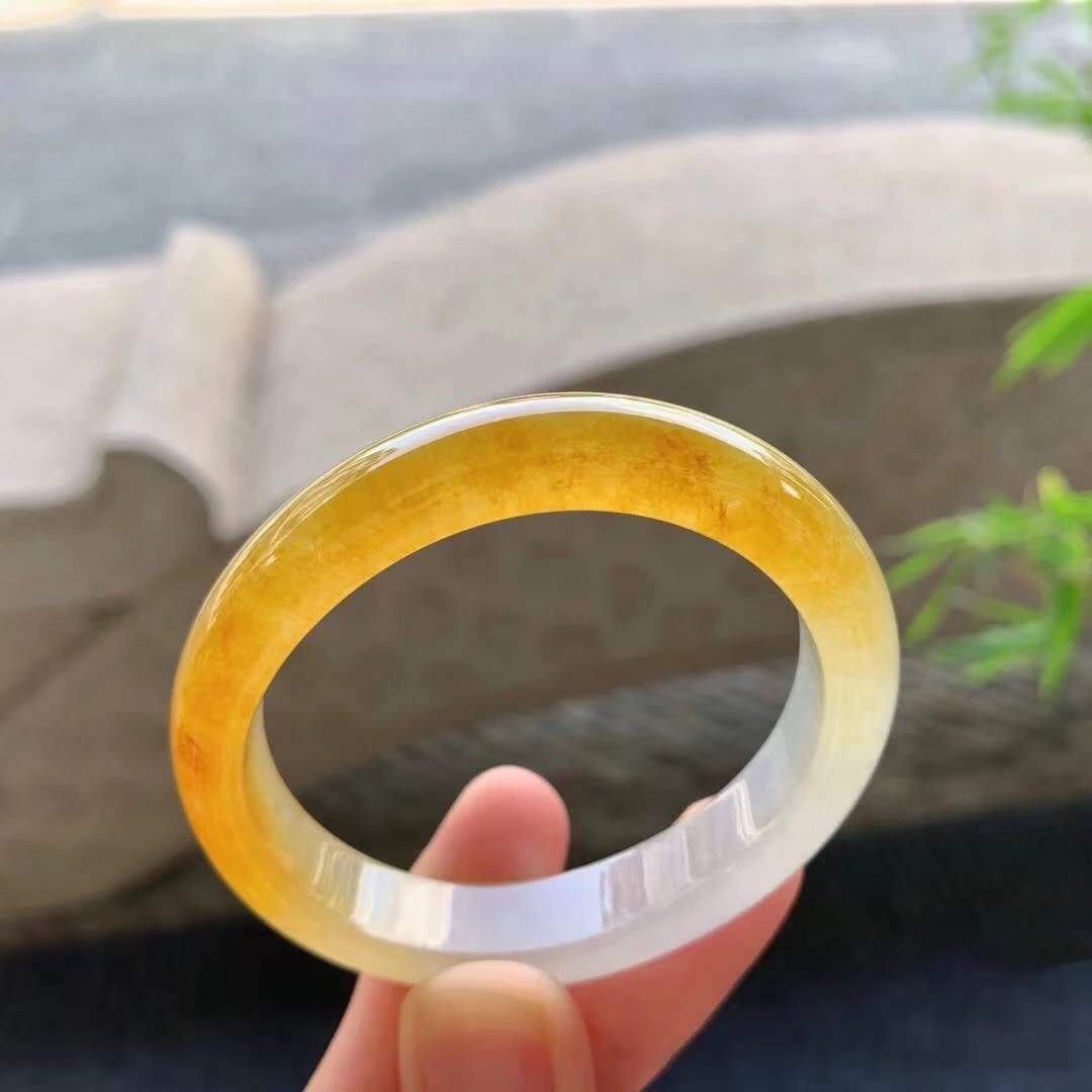 什么样的翡翠手镯收回变现价格高？  第2张