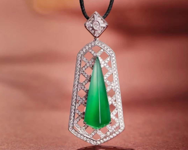 翡翠收回多少钱一克  第2张