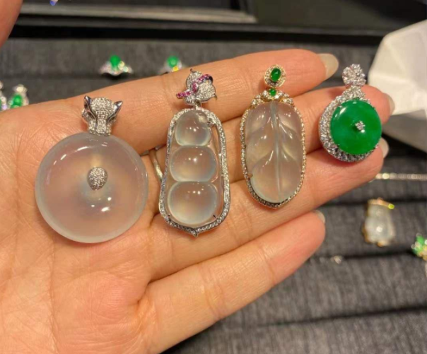 翡翠收回多少钱一克  第4张