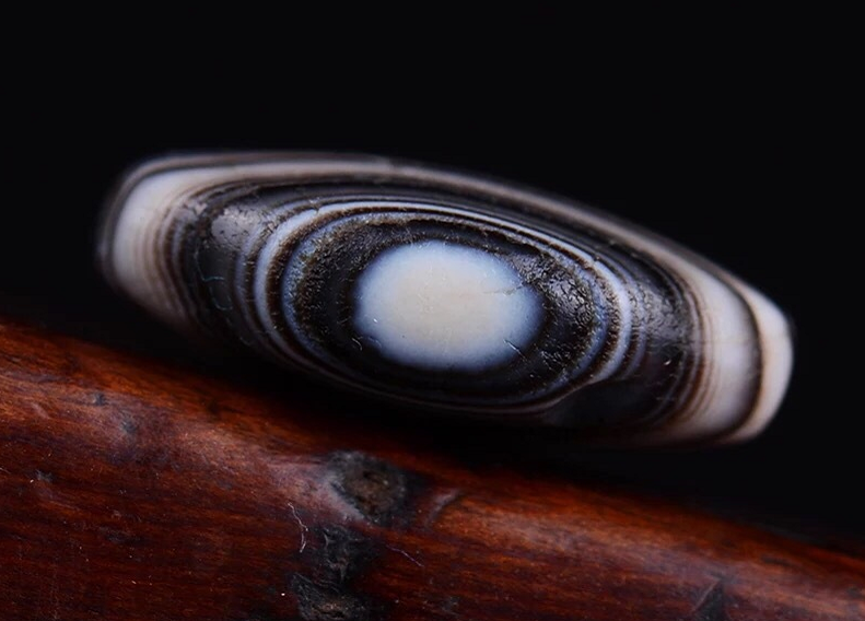 黑色缠丝玛瑙，正成为文玩界的新宠  第2张