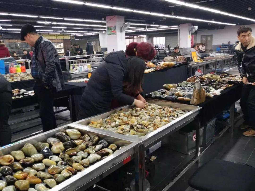 和田玉商场最终的绝唱？现在大块的子料还能不能买？  第4张