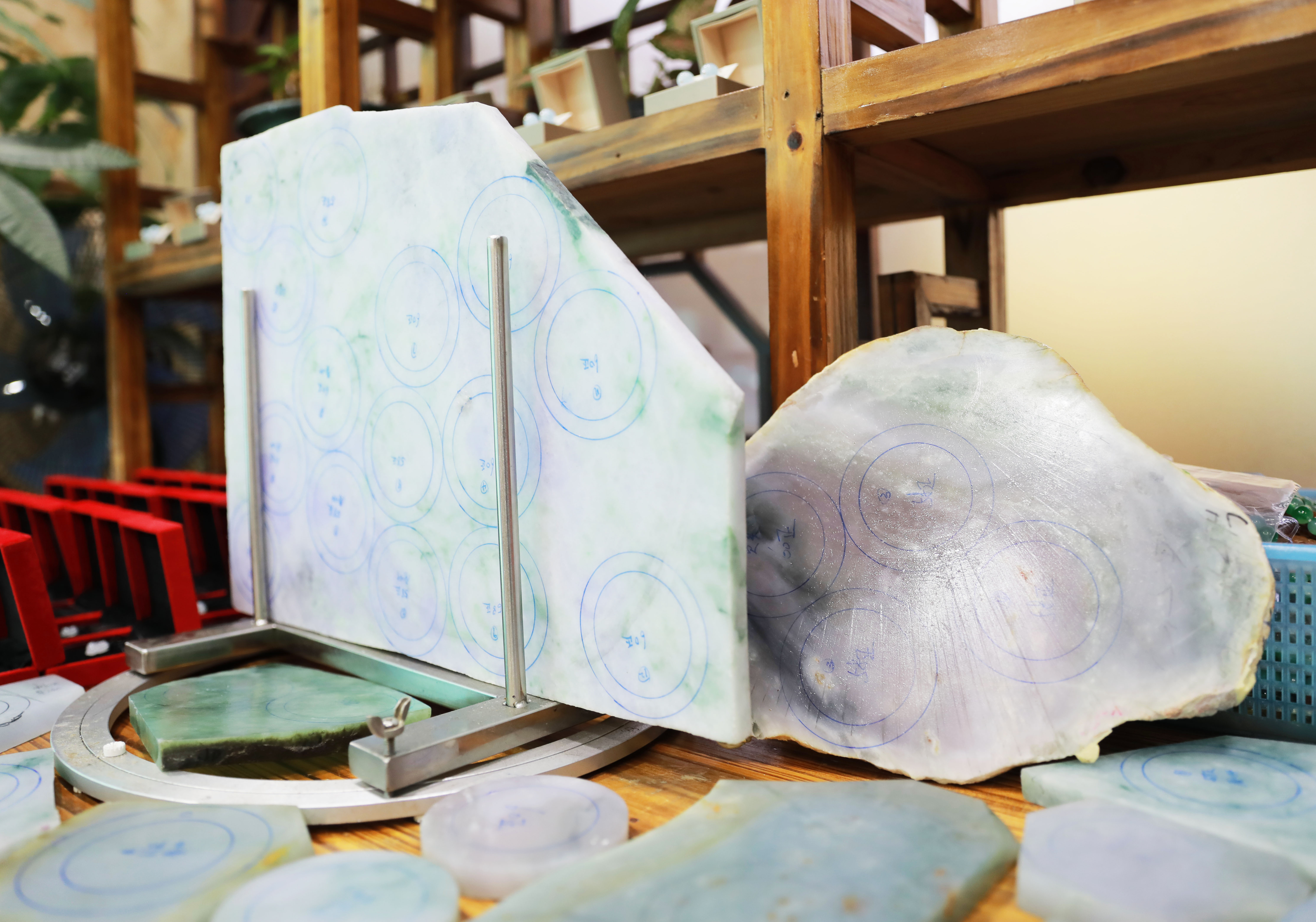 很多的翡翠里，最保值的是手镯？  第2张