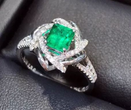 帝王绿翡翠是祖母绿吗？这两者又有什么区别？看完秒懂  第3张