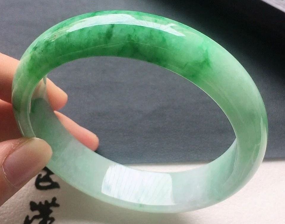 翡翠飘花和飘绿有什么区别，哪种价值更高？  第2张