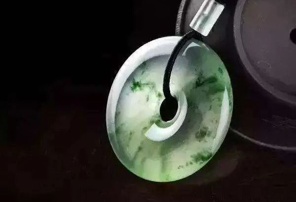 翡翠飘花和飘绿有什么区别，哪种价值更高？  第7张