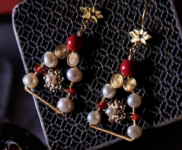 金价继续上涨，对珠宝企业真的是件功德吗？  第3张