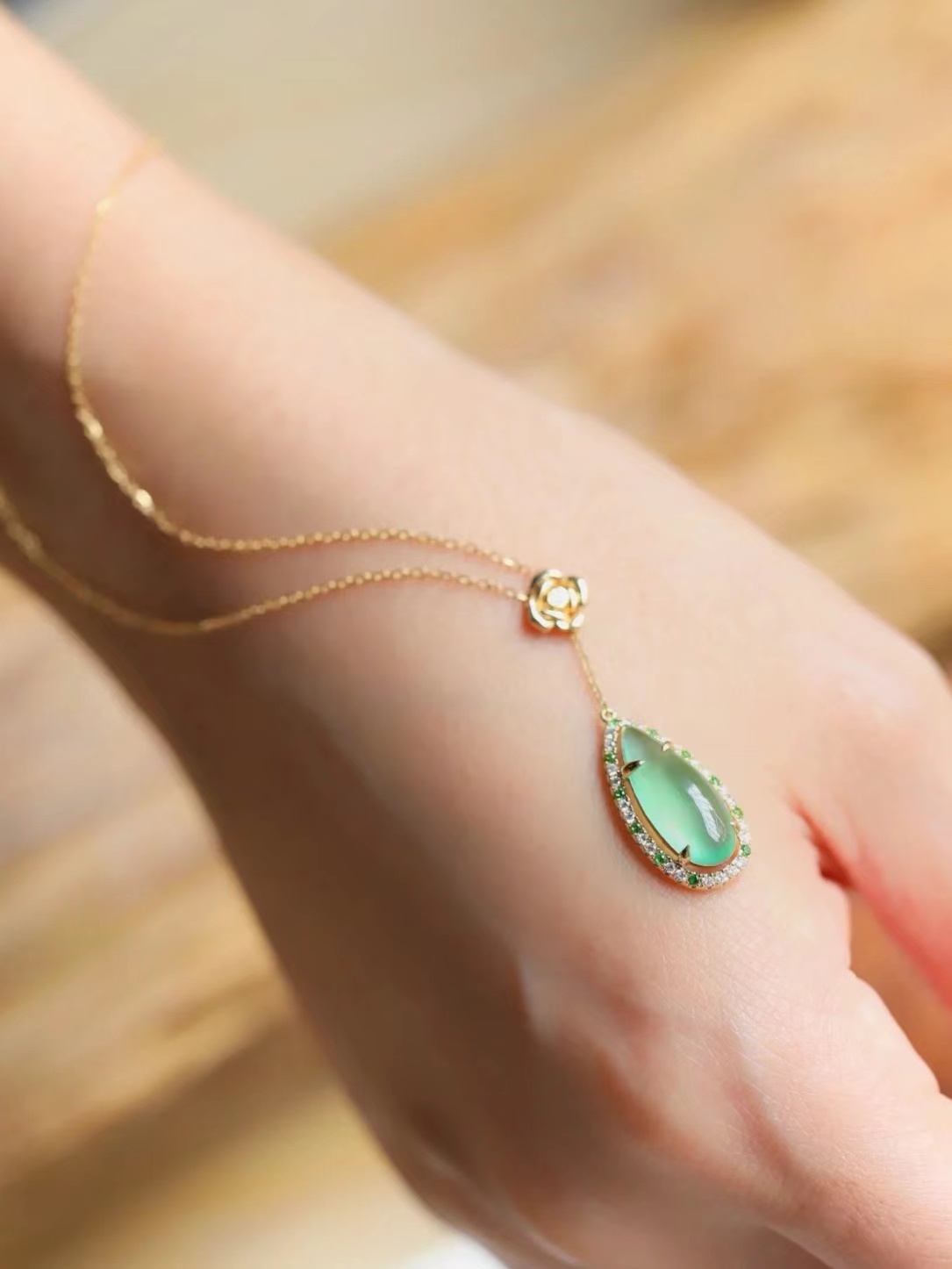 都说女性是水做的，如此像水的首饰自带柔美感，是一滴甜美的眼泪  第4张