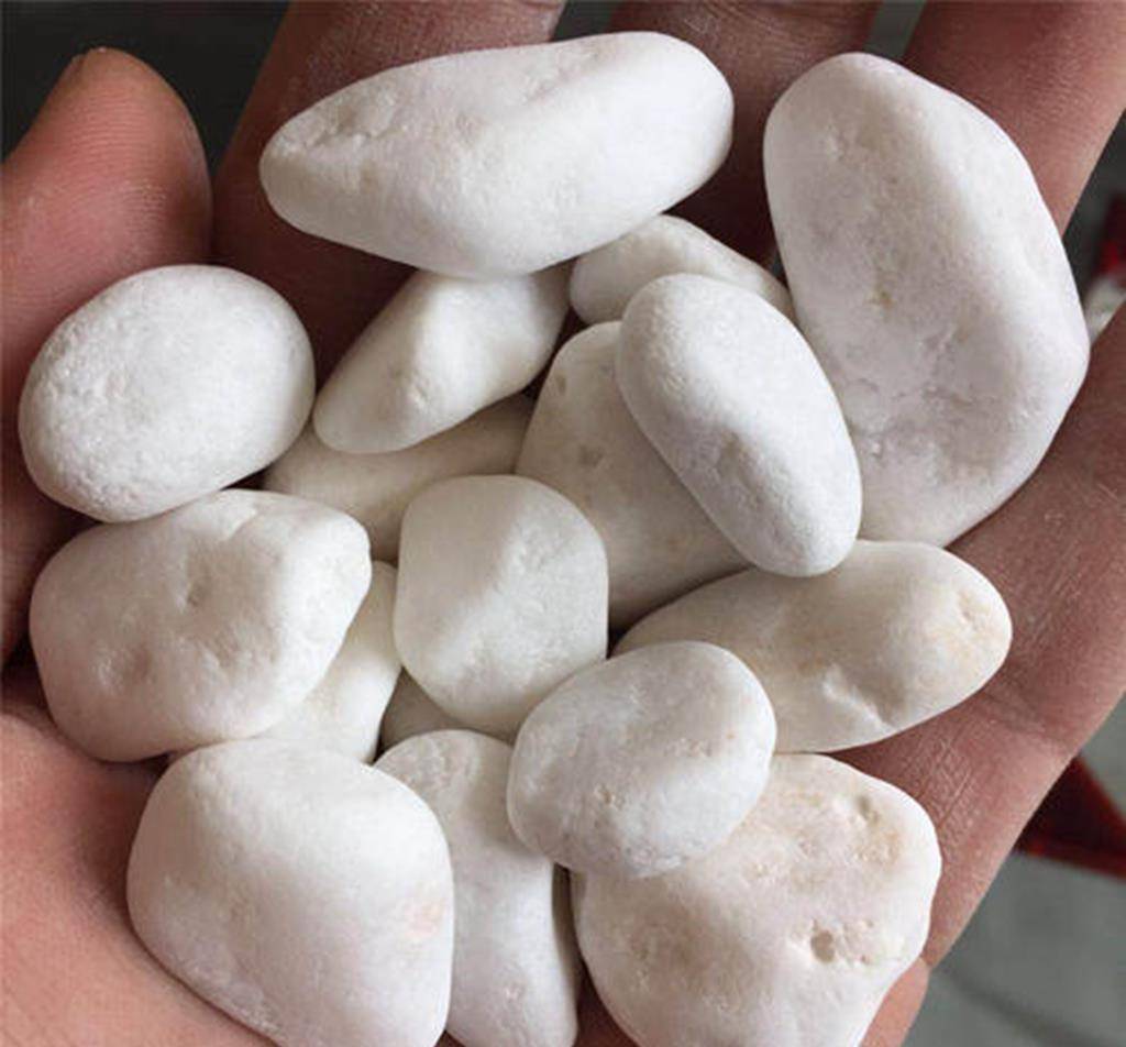 玉石和一般石头有何差异，河滩上那些看似美丽的白石头会不会是玉石？  第2张