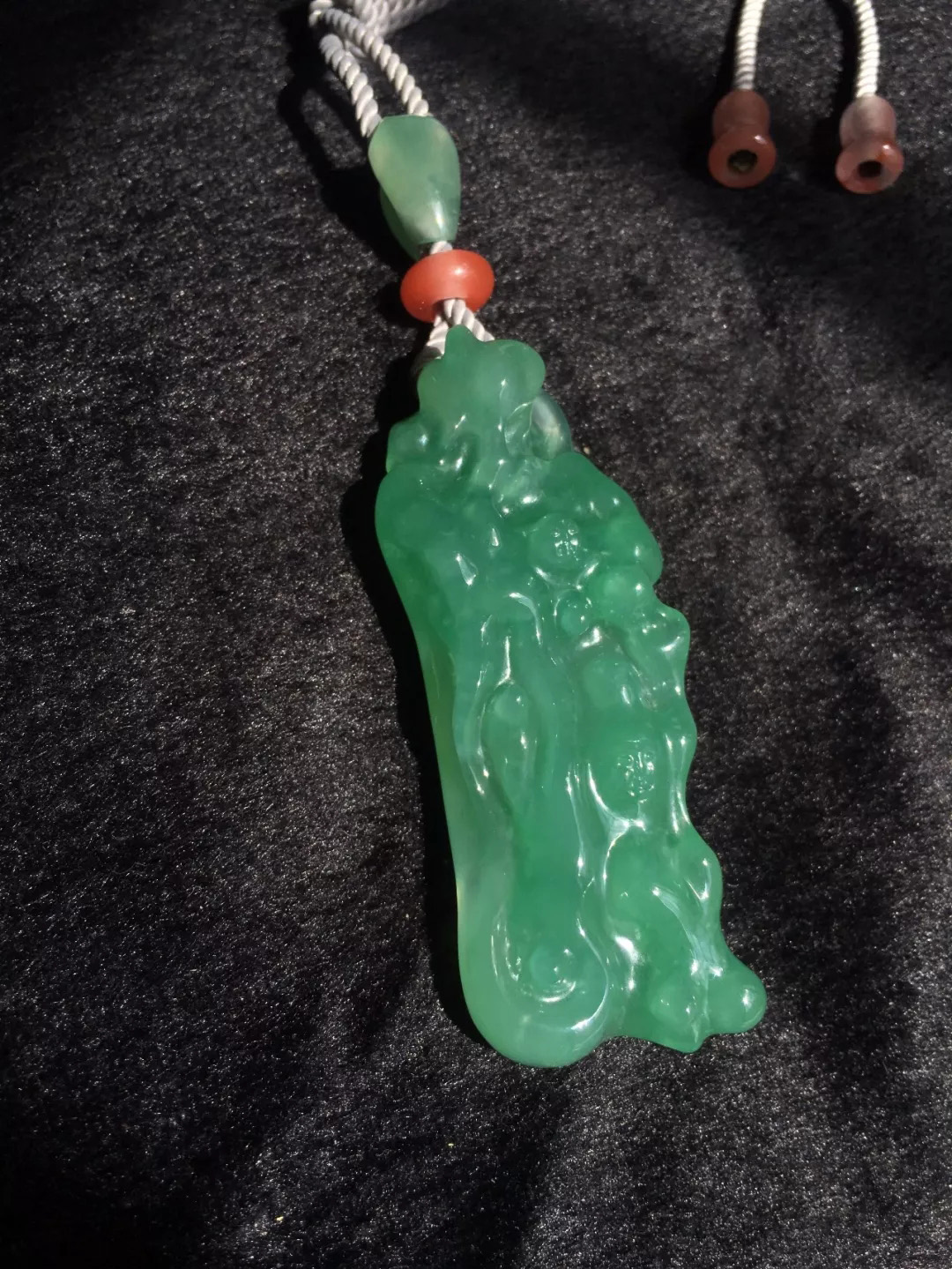 俏色巧雕,他把多色翡翠料子玩得别有神韵! 第4张