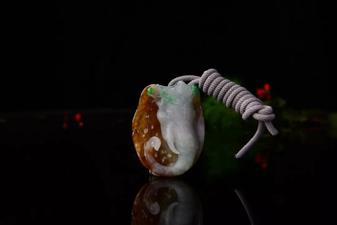 俏色巧雕,他把多色翡翠料子玩得别有神韵! 第7张