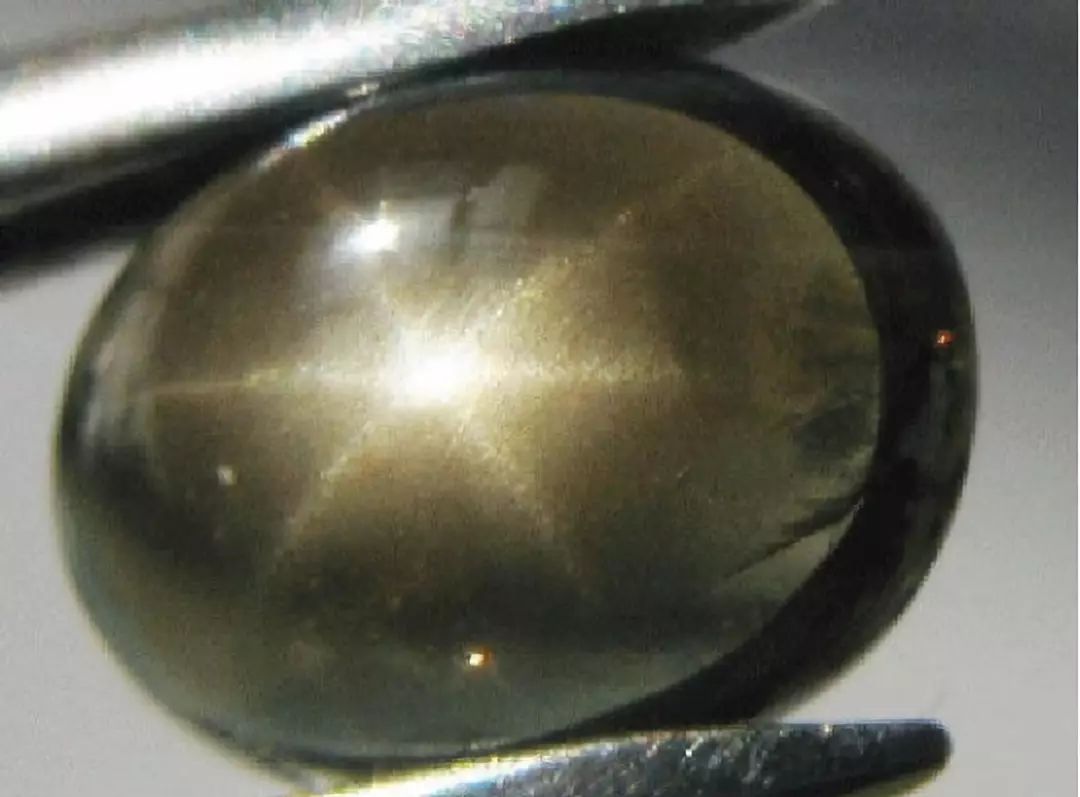 宝石光芒耀眼，美丽绝伦是因为什么，你知道吗？  第9张