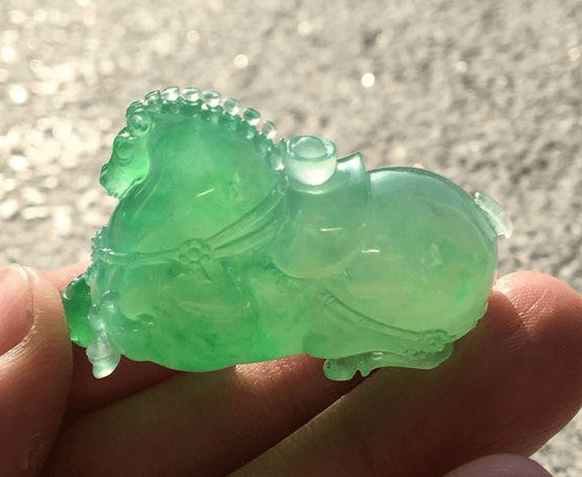 翡翠饰品怎样核算价格？这是没有规范的，而且也有用不值钱的翡翠  第4张