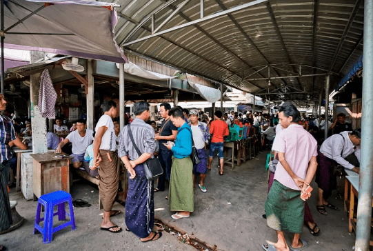 【震慑】揭秘缅甸超牛的翡翠商场，现场让你大开眼界！  第2张