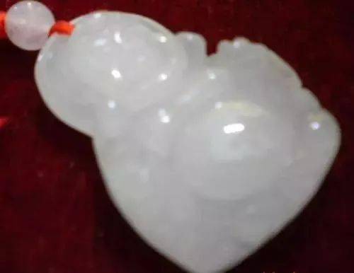 玉和翡翠，这简单被混杂的玉石，你能分辩出来吗？  第2张