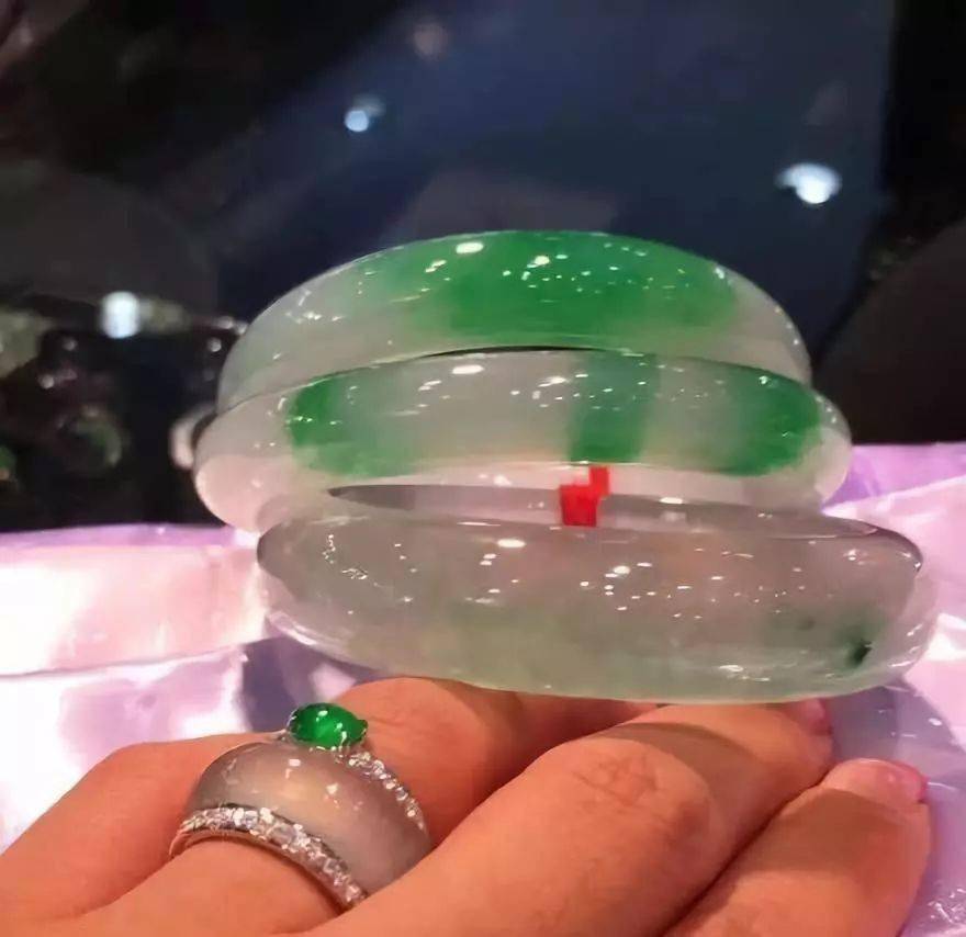 玉和翡翠，这简单被混杂的玉石，你能分辩出来吗？  第3张