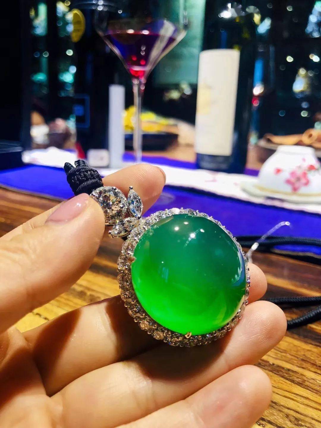 玉和翡翠，这简单被混杂的玉石，你能分辩出来吗？  第11张