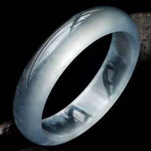 玉和翡翠，这简单被混杂的玉石，你能分辩出来吗？  第20张