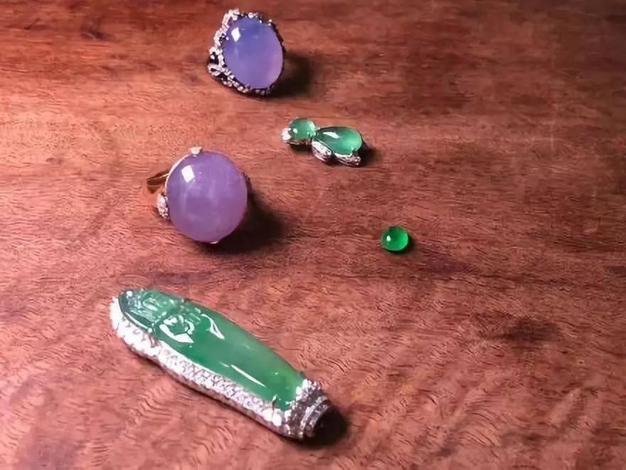 玉和翡翠，这简单被混杂的玉石，你能分辩出来吗？  第19张