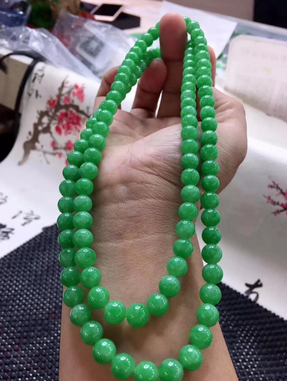 为什么新人买翡翠简单上当受骗，背面原因值得沉思！  第2张