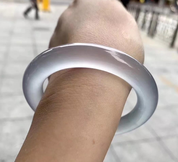 为什么新人买翡翠简单上当受骗，背面原因值得沉思！  第4张