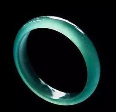 为什么新人买翡翠简单上当受骗，背面原因值得沉思！  第9张