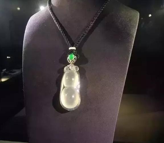 为什么新人买翡翠简单上当受骗，背面原因值得沉思！  第10张