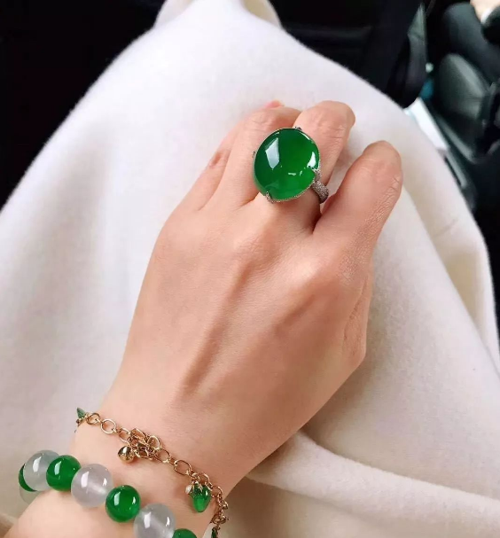 翡翠戒指怎样选？不难，捉住这几点才是要害！  第10张