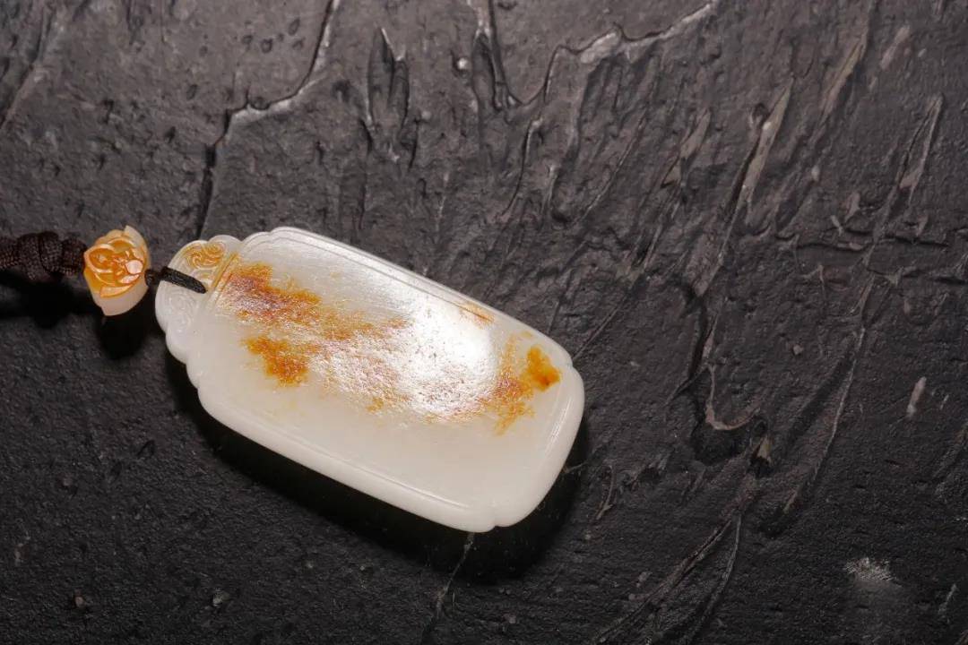 从50万到5万！这块和田玉籽料阅历什么？扒一扒和田玉价格的隐秘  第10张