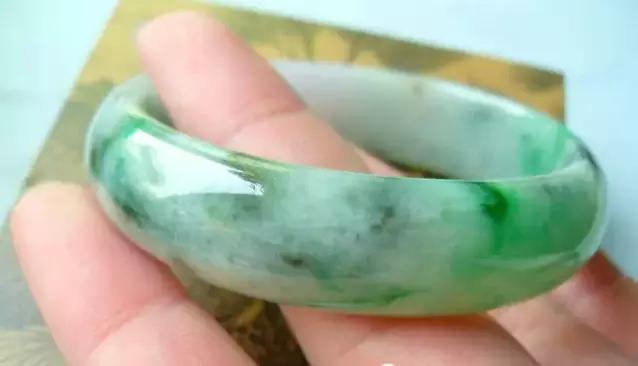 翡翠的纹、裂、棉，喜爱翡翠的你都能分得清么？  第9张