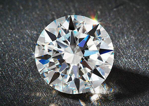 一个本是天外来客的莫桑钻，价值为何与钻石千差万别  第2张