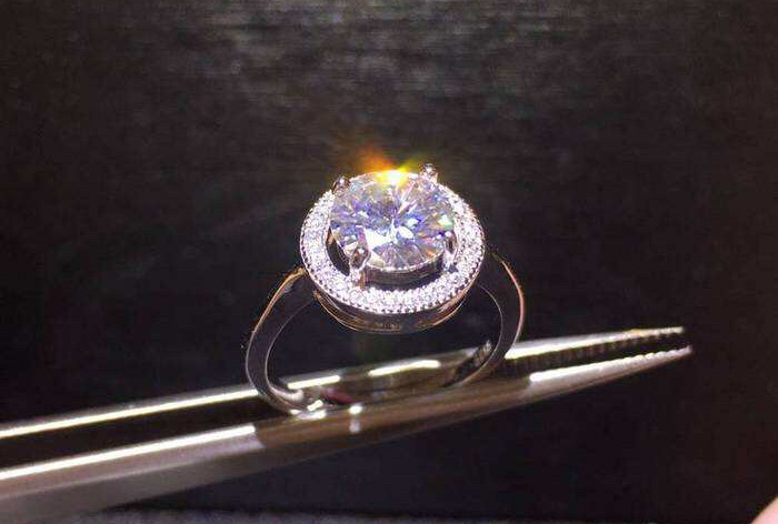 一个本是天外来客的莫桑钻，价值为何与钻石千差万别  第6张