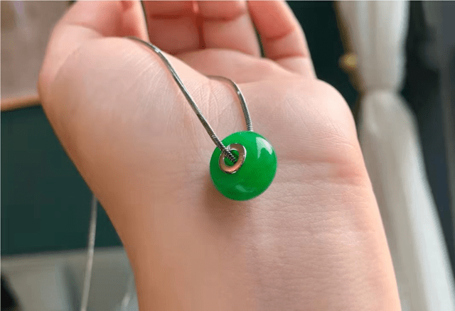 这届年轻人究竟喜爱什么样的翡翠？你知道吗？  第2张