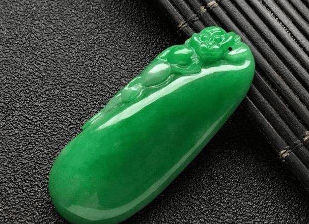 保藏翡翠就要对它宽恕，正确看待棉的存在，它是翡翠的一种标志  第3张