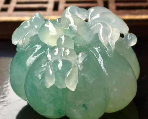 翡翠的性价比，不能只看价格，价格低的不一定就值得保藏  第2张