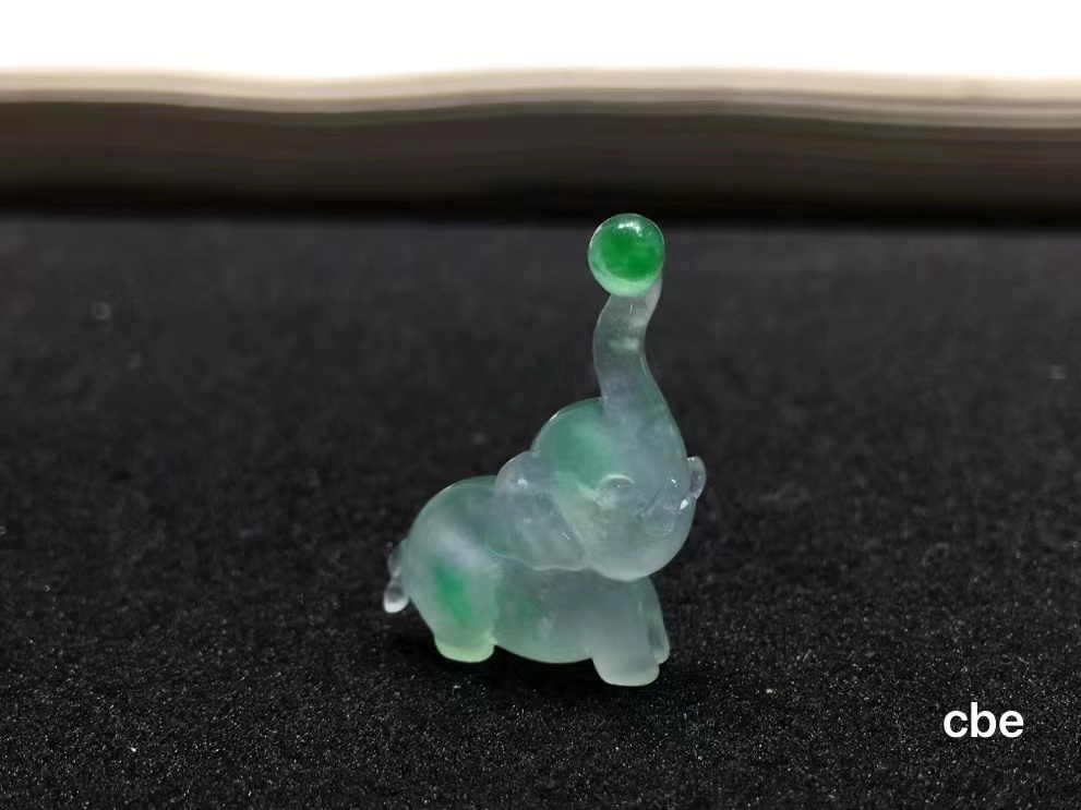 现在还说翡翠老气，那是由于你没见过如此心爱的著作，心都萌化了  第4张